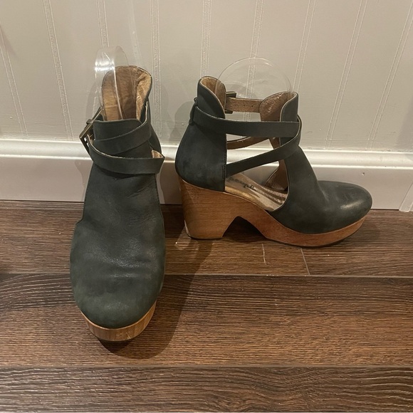 Free People Cedar Clog Ankle Strap in Black Suede Bohemian Wood Clog 36/6 - Picture 6 of 15